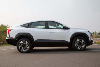 Mahindra XEV 9e Right Side View Mahindra XEV 9e Right Side View