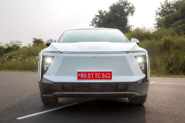 Mahindra XEV 9e Front View