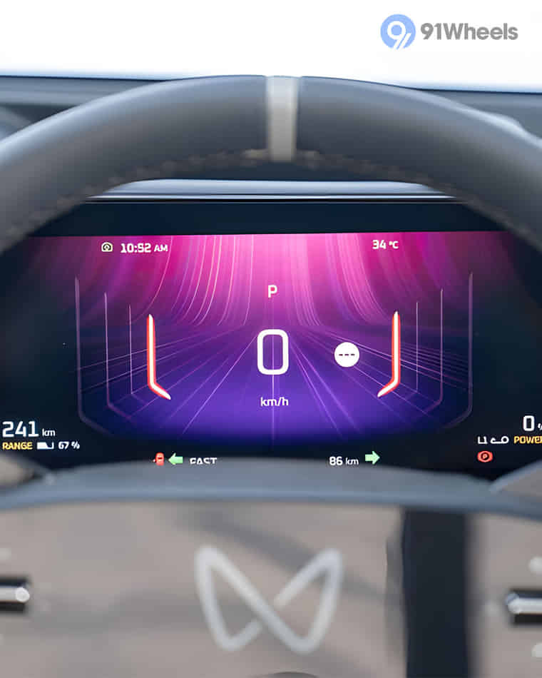 Dashboard & Front Cabin - 4