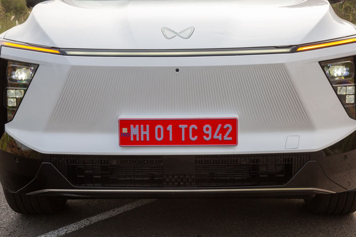 Mahindra XEV 9e Grille