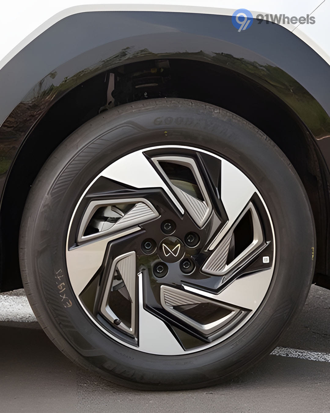 Mahindra XEV 9e Wheel