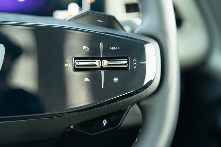 Mahindra XEV 9e Right Steering Mounted Controls