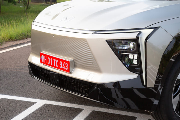 Mahindra XEV 9e Grille