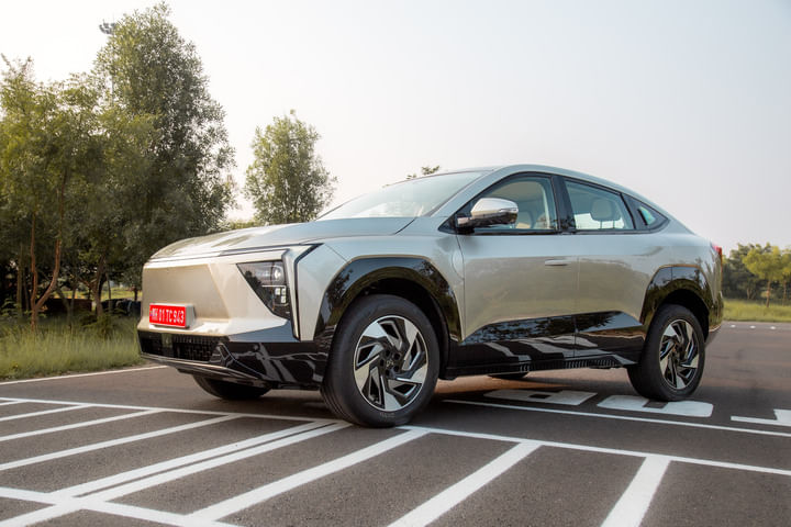 Mahindra XEV 9e Left Front Three Quarter