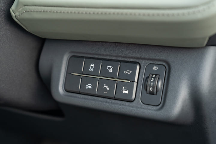 Mahindra XEV 9e Dashboard Switches