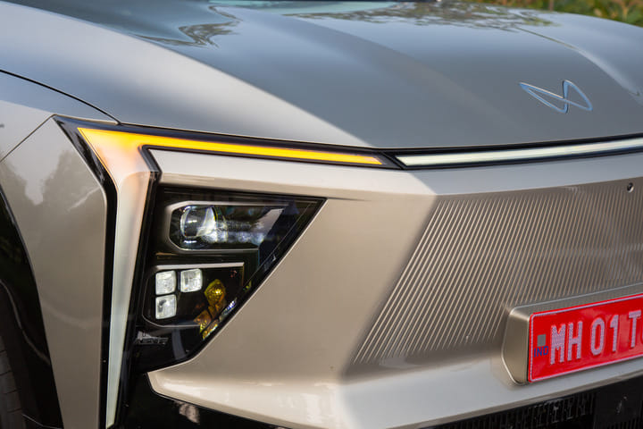 Mahindra XEV 9e Blinker