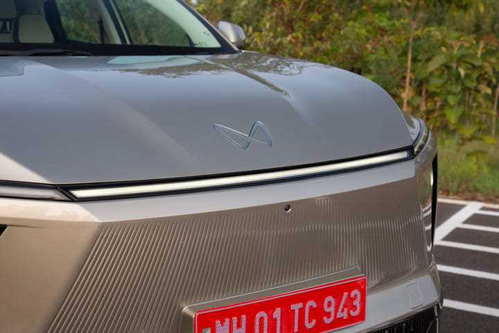 Mahindra XEV 9e Grille