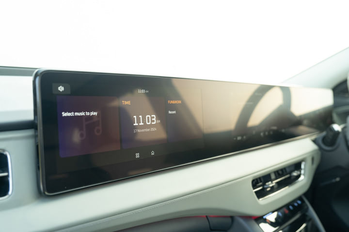 Mahindra XEV 9e Instrument Cluster
