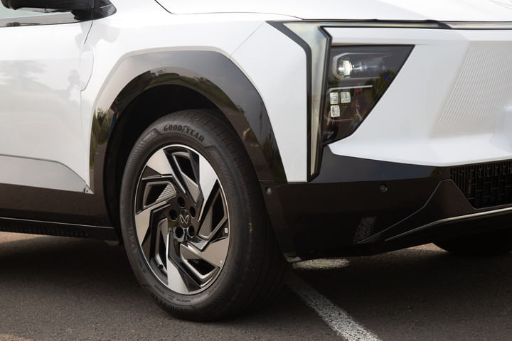 Mahindra XEV 9e Front Fender