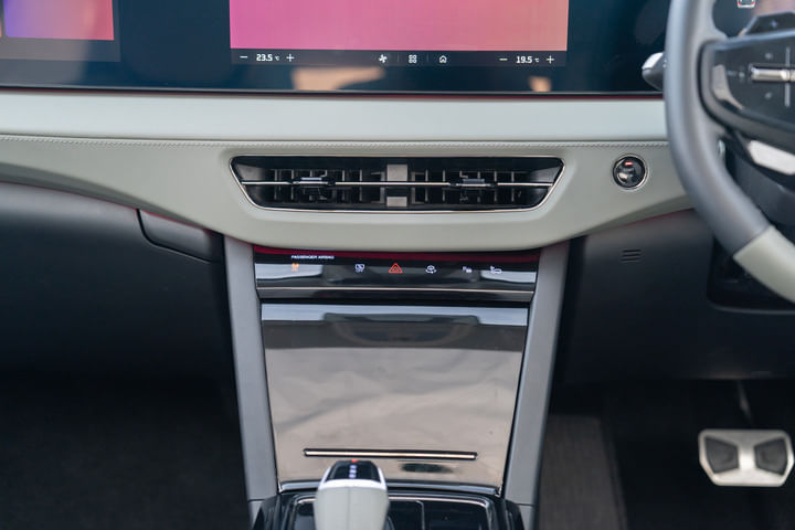 Mahindra XEV 9e AC Controls