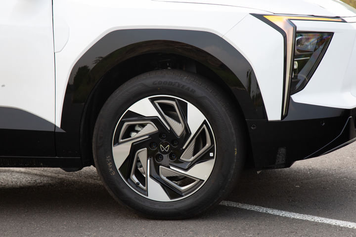 Mahindra XEV 9e Front Fender
