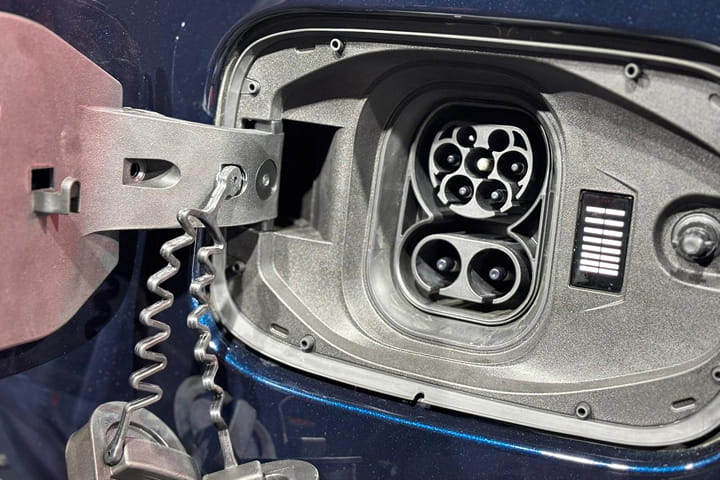 Mahindra XEV 9S Charging Outlet