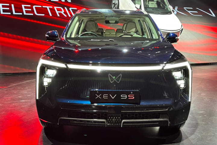 Mahindra XEV 9S Headlight