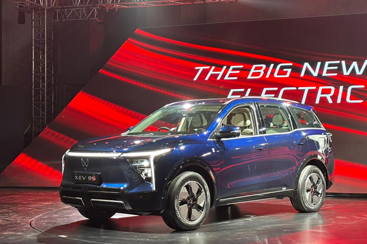 Mahindra XEV 9S Left Rear Three Quarter