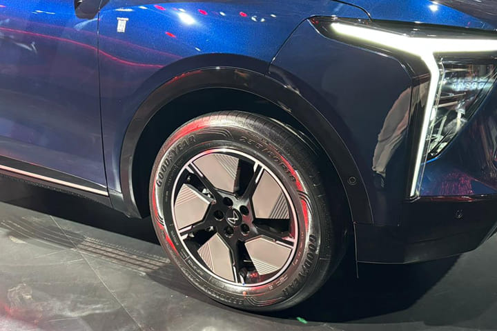 Mahindra XEV 9S Front Fender