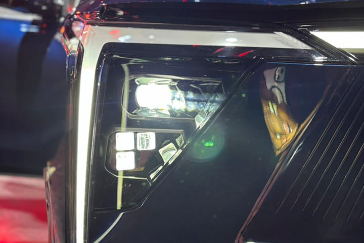 Mahindra XEV 9S Front Fog Lamp