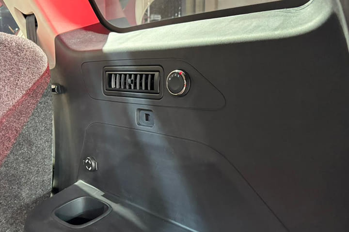 Mahindra XEV 9S USB Port/Power Socket/Wireless Charging