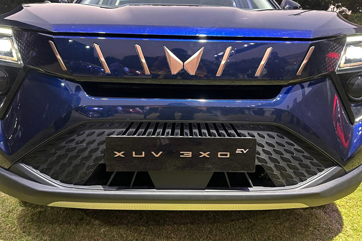 Mahindra XUV 3X0 EV Grille