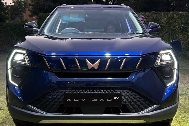 Mahindra XUV 3X0 EV Front View Mahindra XUV 3X0 EV Front View