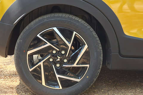 Mahindra XUV 3XO Wheel