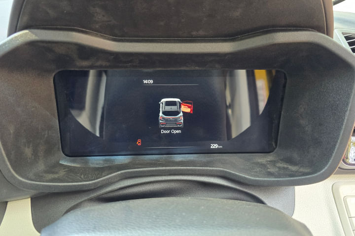 Mahindra XUV 3X0 Instrument Cluster