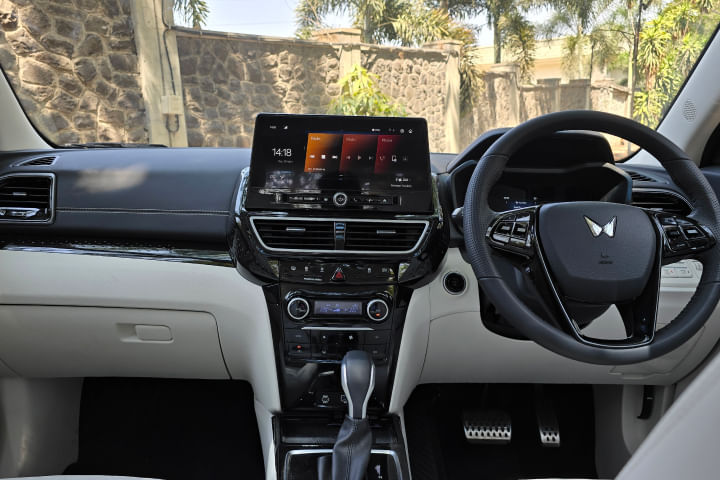 Mahindra XUV 3X0 Dashboard