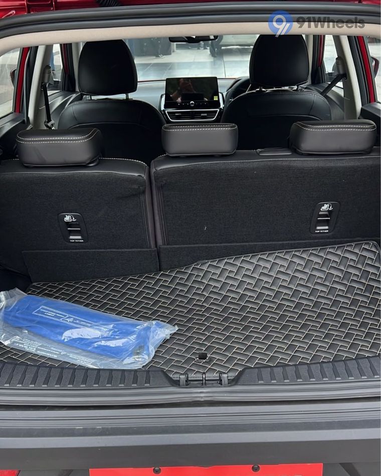 Bootspace & Utility - 2 Bootspace & Utility - 2