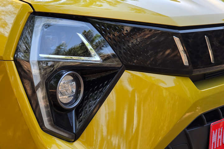 Mahindra XUV 3X0 Headlight