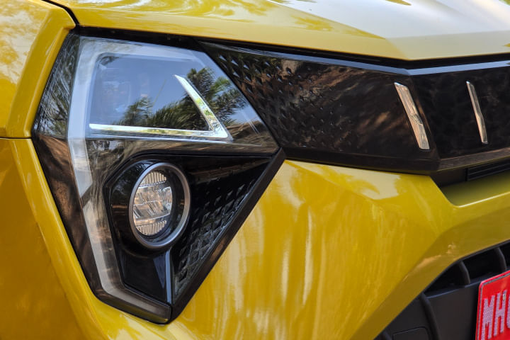 Mahindra XUV 3X0 Headlight