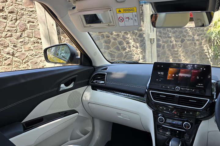 Mahindra XUV 3X0 Inner Rear View Mirror