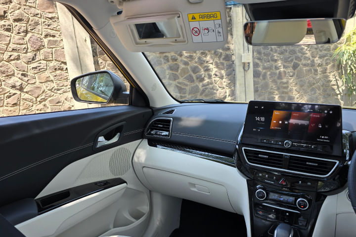 Mahindra XUV 3X0 Inner Rear View Mirror