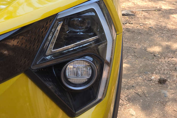 Mahindra XUV 3X0 Front Fog Lamp