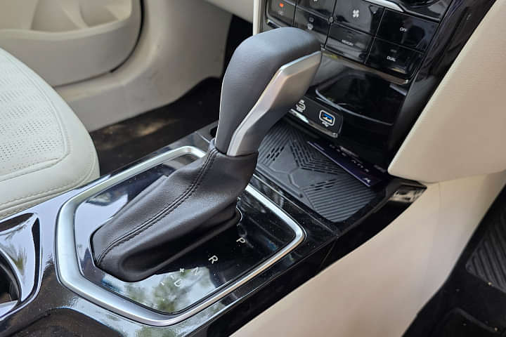 Mahindra XUV 3X0 Gear Shifter/Gear Shifter Stalk