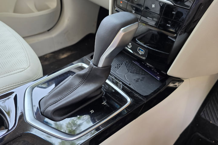 Mahindra XUV 3X0 Gear Shifter/Gear Shifter Stalk