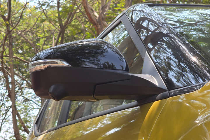 Mahindra XUV 3X0 Outer Rear View Mirror ORVM Controls
