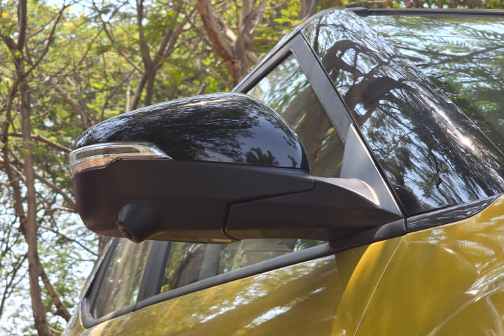 Mahindra XUV 3X0 Outer Rear View Mirror ORVM Controls