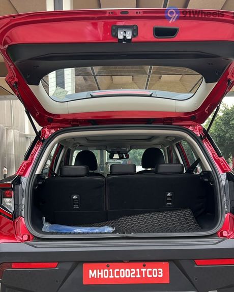 XUV 3XO Open Boot / Trunk
