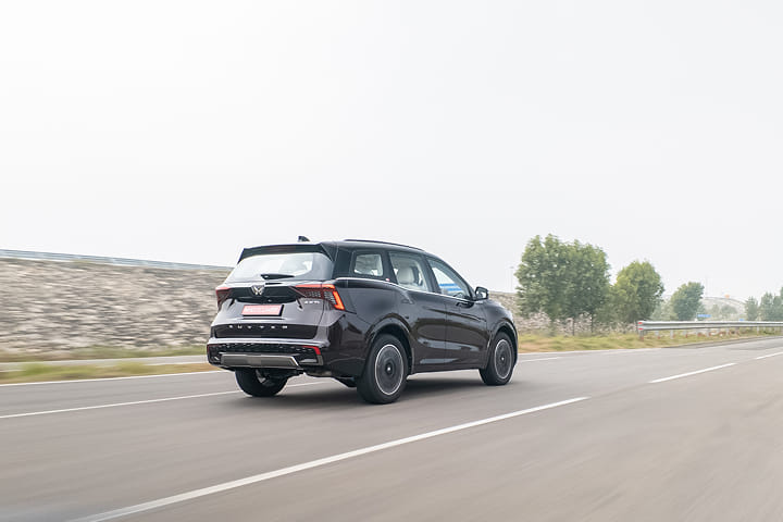 Mahindra XUV 7X0 Driving Shot