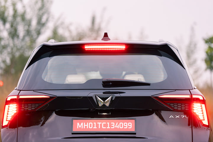 Mahindra XUV 7X0 Tail Light/Tail Lamp