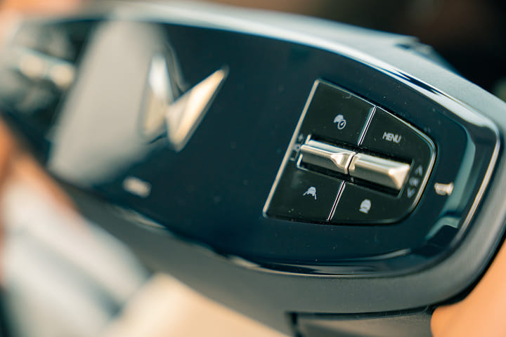 Mahindra XUV 7X0 Right Steering Mounted Controls