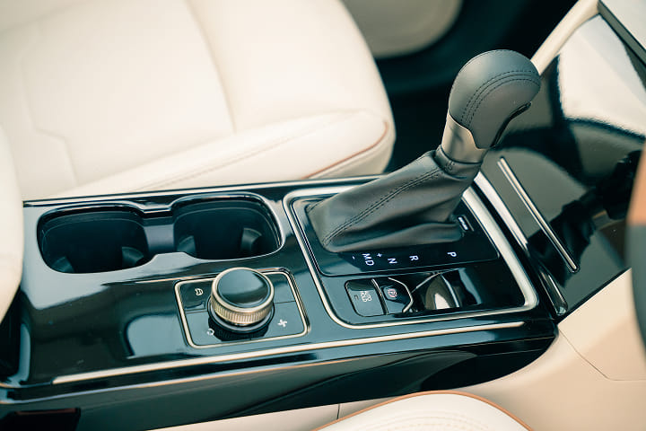 Mahindra XUV 7X0 Cup Holders