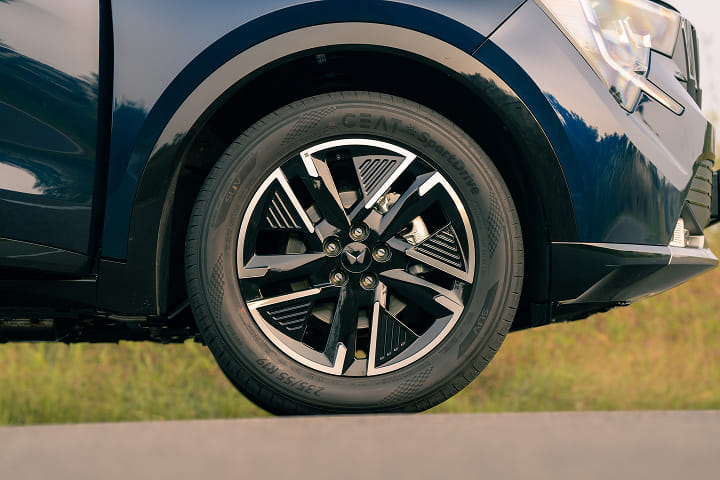 Mahindra XUV 7X0 Wheel