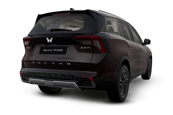 Mahindra XUV 7X0 Right Rear Three Quarter