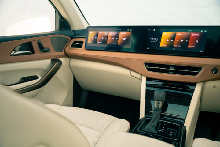 Mahindra XUV 7X0 Glove Box