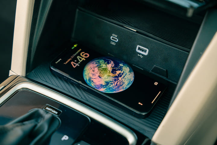 Mahindra XUV 7X0 USB Port/Power Socket/Wireless Charging