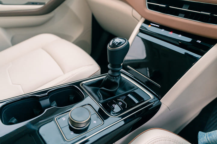 Mahindra XUV 7X0 Gear Shifter/Gear Shifter Stalk