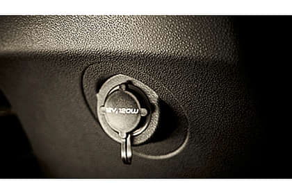 Mahindra XUV500 W11 (O) AT Buttons