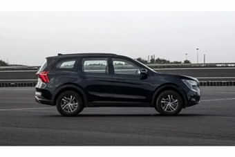 Mahindra XUV700 Left Side View Mahindra XUV700 Left Side View