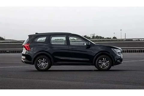 Mahindra XUV 700 AX7 AWD AT Diesel Luxury Pack 7 Str Left Side View