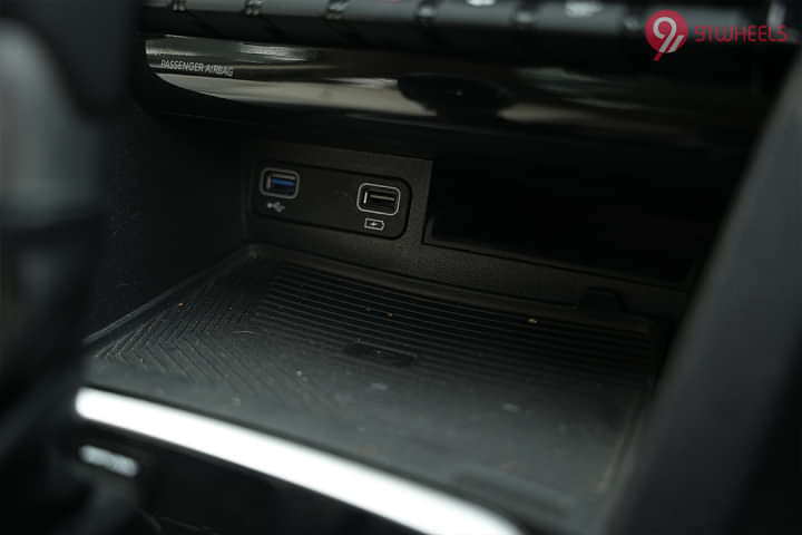 Mahindra XUV700 USB Port/Power Socket/Wireless Charging